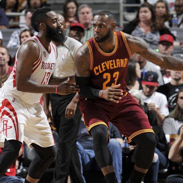 最快百球先生！哈兰德领取英超100球纪念球（哈兰德创英超百球最快纪录，获颁百球纪念球）