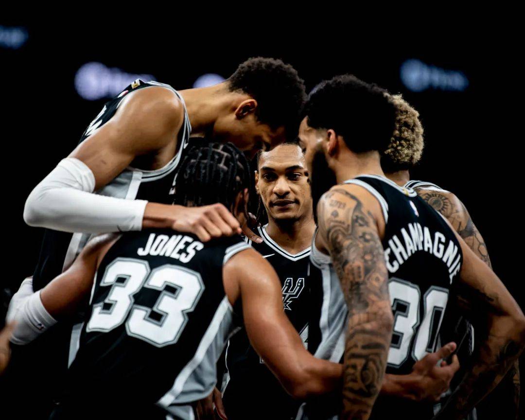 马琳后悔！国乒首战，弃王曼昱选蒯曼效果欠佳（首战用人成疑：马琳弃王曼昱改用蒯曼，收效不佳）