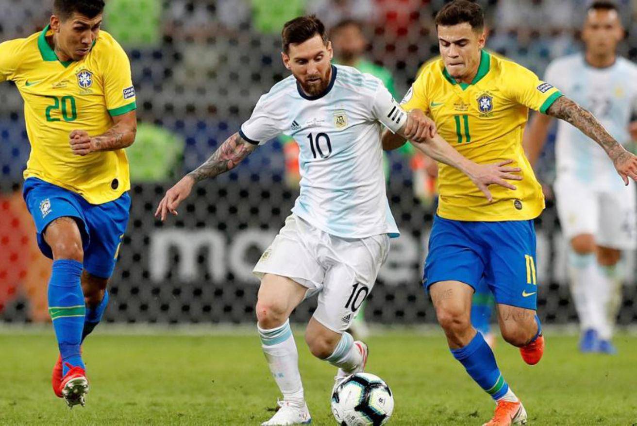 凯恩回应与巴萨传闻：我没和任何人接触，现在在拜仁很开心（凯恩谈巴萨传闻：未与任何人接触，在拜仁过得很开心）