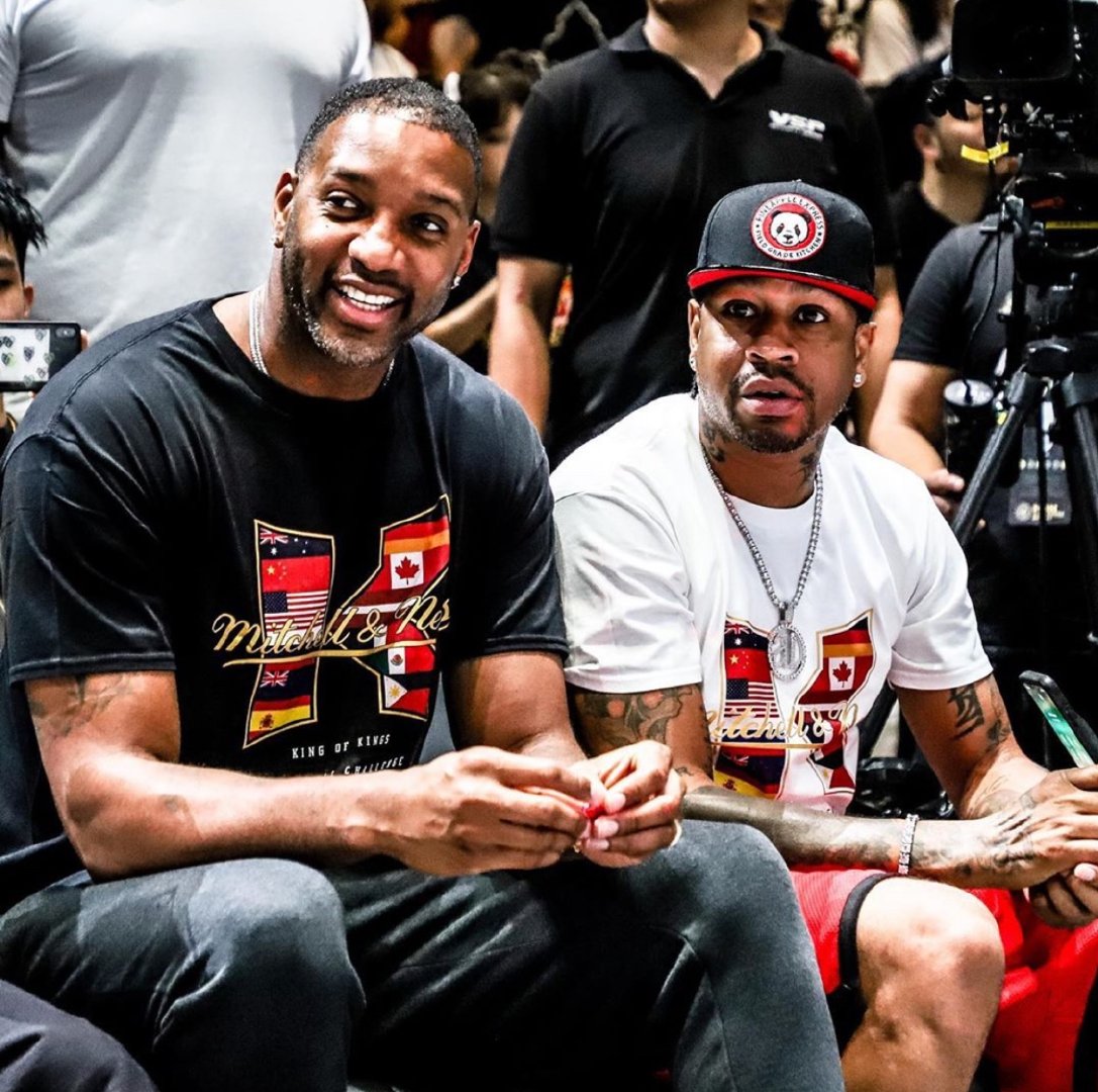 孙兴慜重返北伦敦揭幕壁画并与球迷告别（孙兴慜回归北伦敦出席壁画揭幕，向球迷告别）