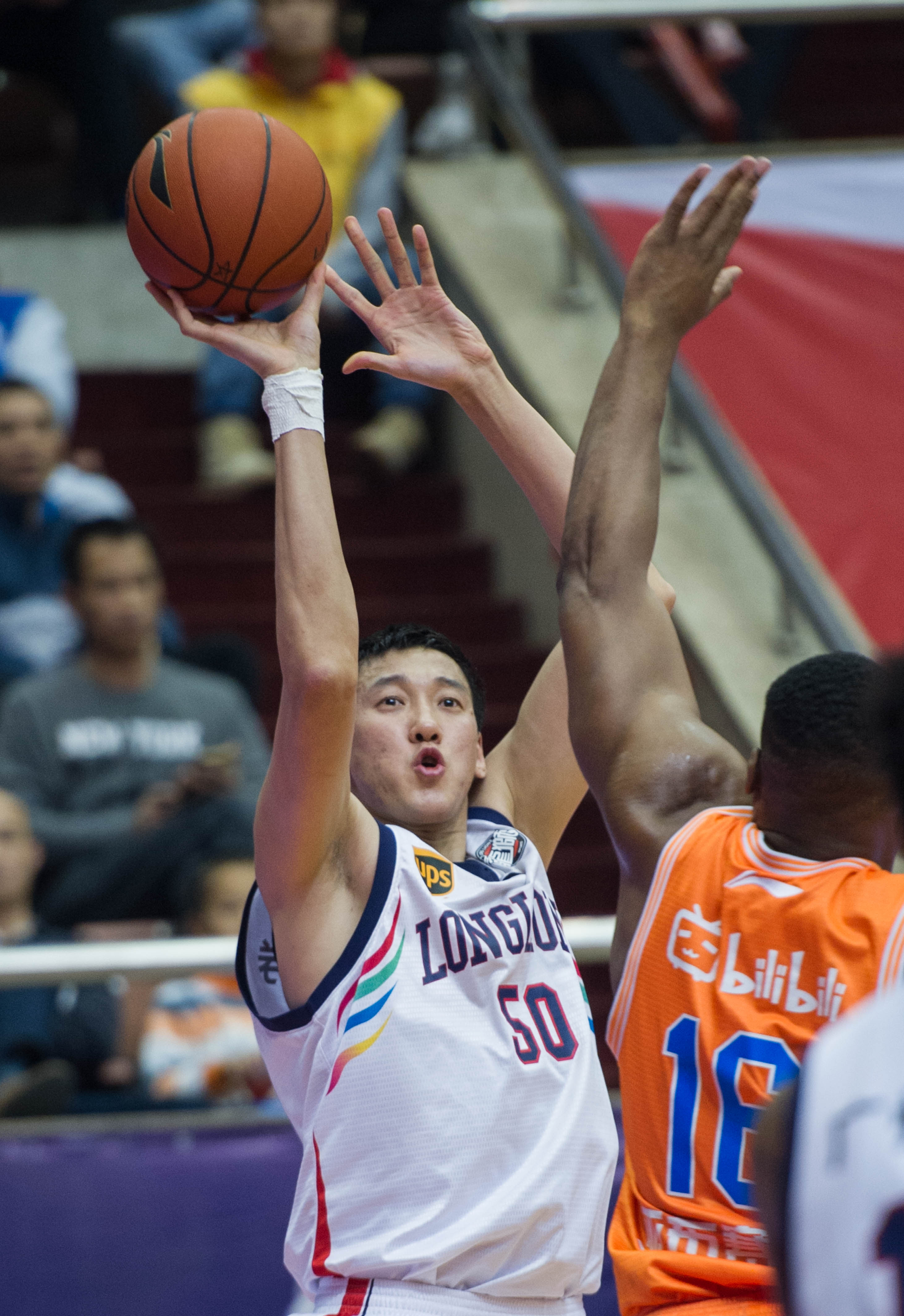 合同将到期，付豪交易？辽宁官宣，谁注意杨鸣表态，还剩1年合同（合约仅剩一年，付豪会被交易？辽宁官宣后杨鸣发声引关注）