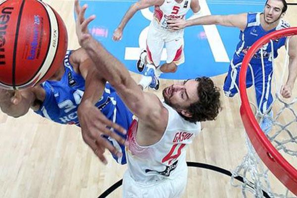 斯帕莱蒂：迪格雷戈里奥是一门；库普踢中卫就是为了参与进攻（斯帕莱蒂：迪格雷戈里奥锁定一门；库普踢中卫是为加强进攻）