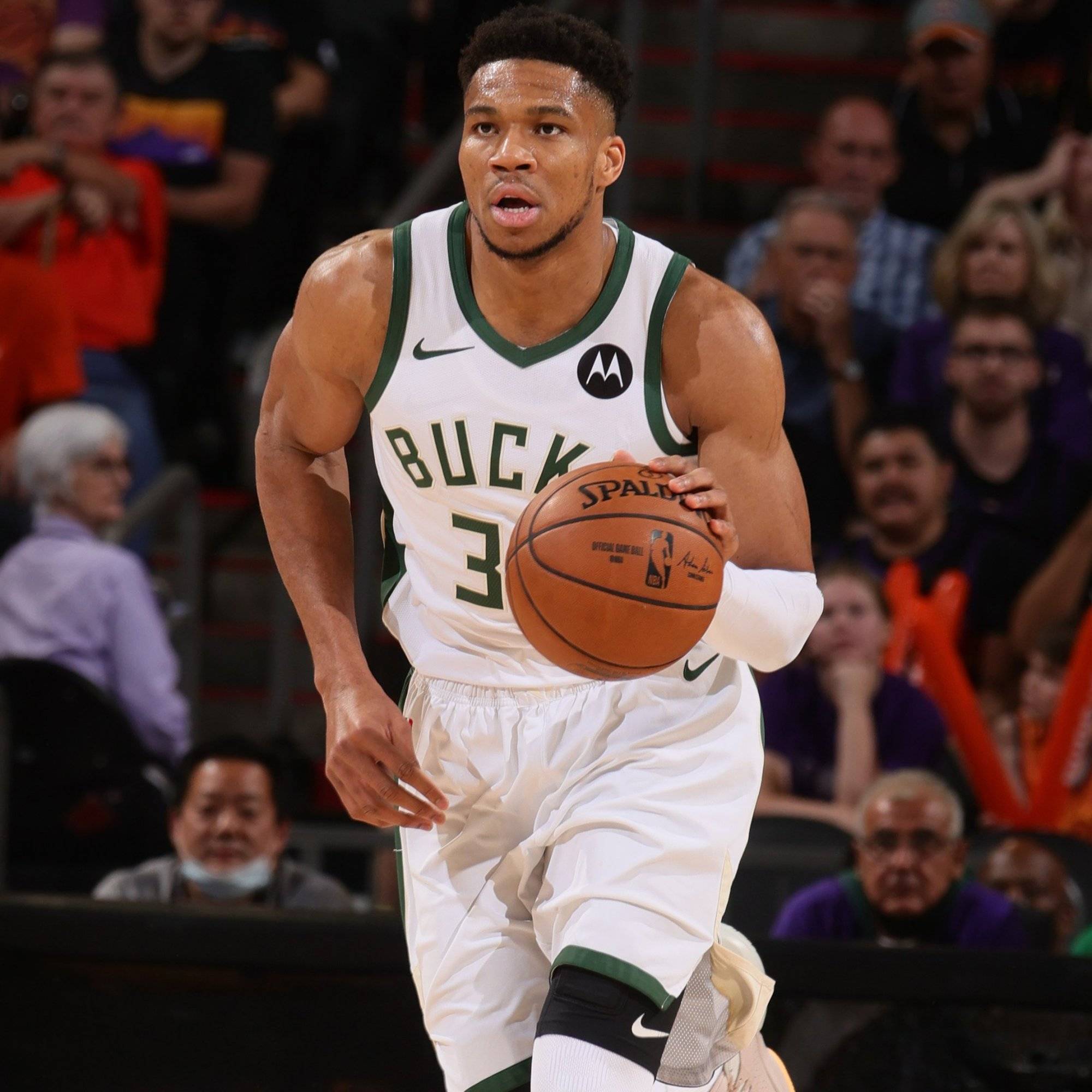 鲍威尔爆发，高诗岩关键三分制胜，山东男篮险胜北京（鲍威尔火力全开，高诗岩致胜三分，山东男篮险挫北京）