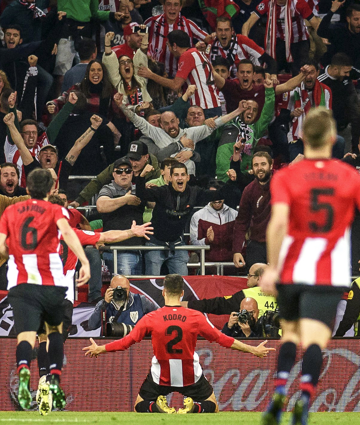 瓦茨克：巴黎vs拜仁上半场很精彩，很高兴德甲有拜仁这种强队（瓦茨克：巴黎对拜仁上半场精彩，庆幸德甲拥有拜仁这样的强队）