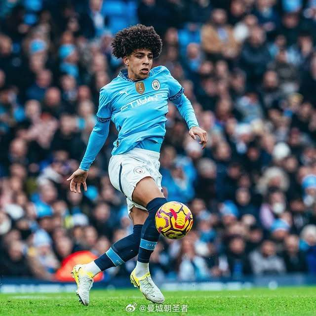 德媒：施洛特贝克在等待豪门，多特可能强硬应对拒绝低价出售（德媒：施洛特贝克静候豪门报价，多特态度强硬拒绝甩卖）