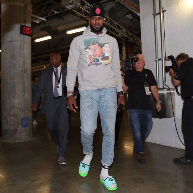 霍姆格伦单场20+命中率联盟第三，雷霆轻取太阳晋级杯赛四强（霍姆格伦砍下20+效率列联盟第三，雷霆轻取太阳挺进杯赛四强）